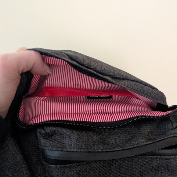 Herschel Supply Company Black Waist Fanny Pack - Picture 2 of 8